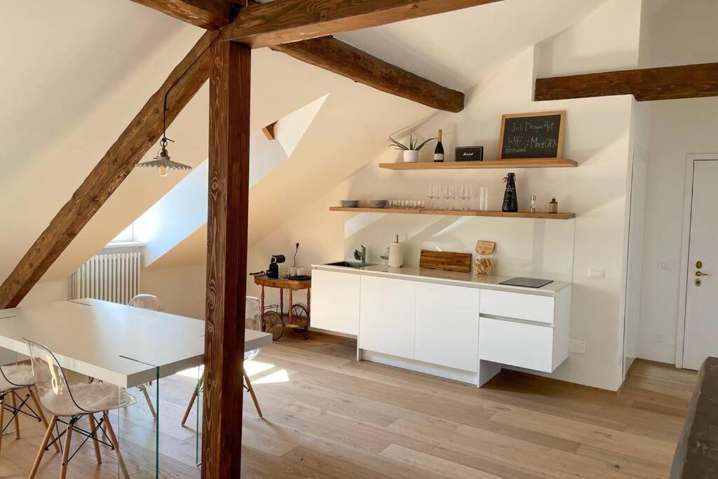 Design Apartment In The Heart Of Bolzano Ngoại thất bức ảnh