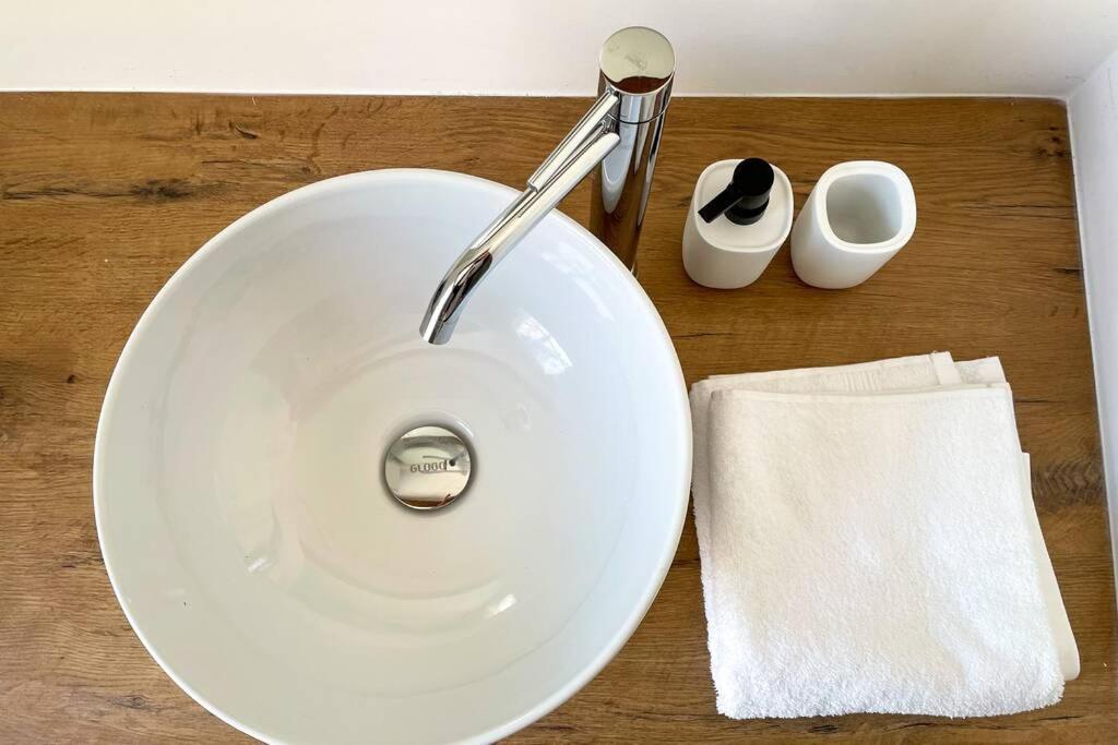 Design Apartment In The Heart Of Bolzano Ngoại thất bức ảnh